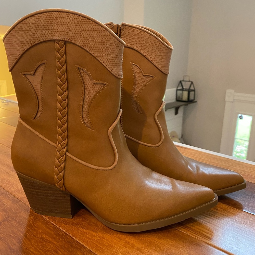 Universal Thread Shana Cowboy Boots
